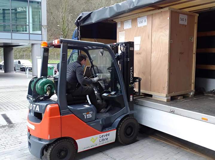 Location chariot frontal industriel Paris et les alentours