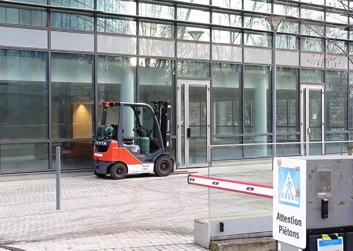 Front loader rental Paris and surrounding area