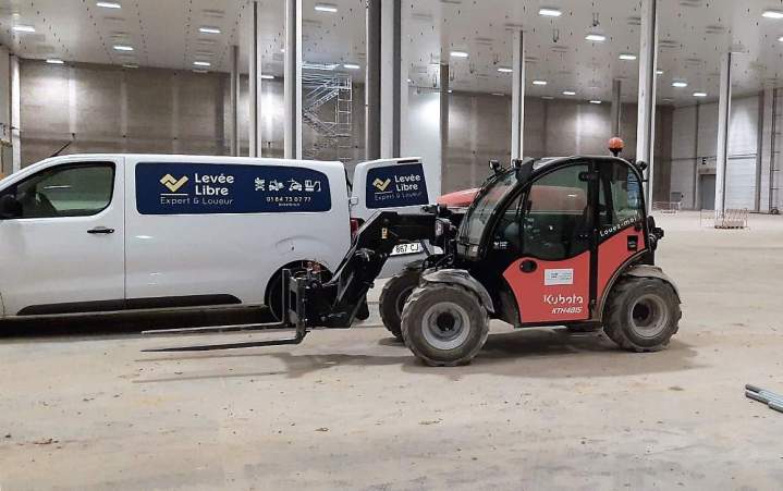 Telehandlers for hire in Paris and surrounding areas